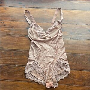 Vintage Olga one piece underwire lace detail bodysuit boudoir lingerie sz 34B
